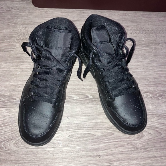 black nike air jordan 1 mid size 10.5 - Picture 3 of 4